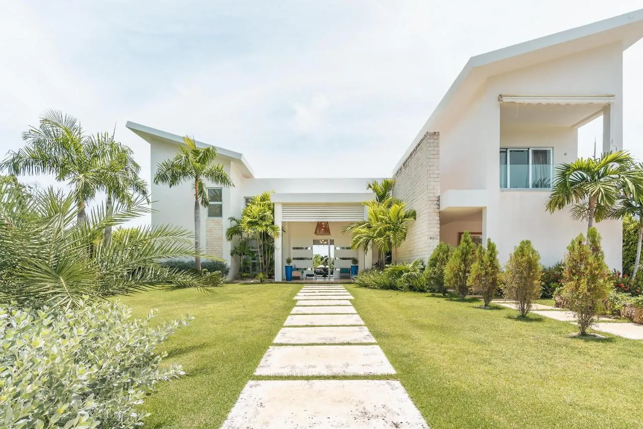 Villa Luxury Lakefront Vacation Paradise! Punta Cana